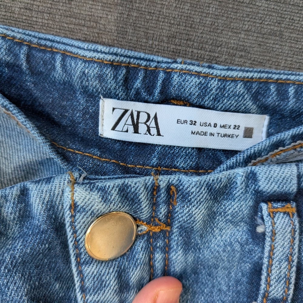 Zara Women's Blue Flare Jeans - Picture 3 of 3